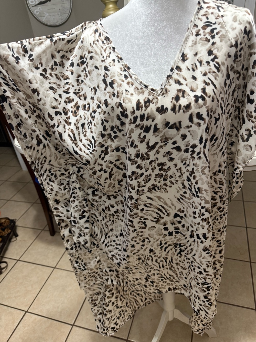 Entro Leopard Print Satin Caftan Dress | V-Neck | Flowy, size small oversized - Picture 2 of 13